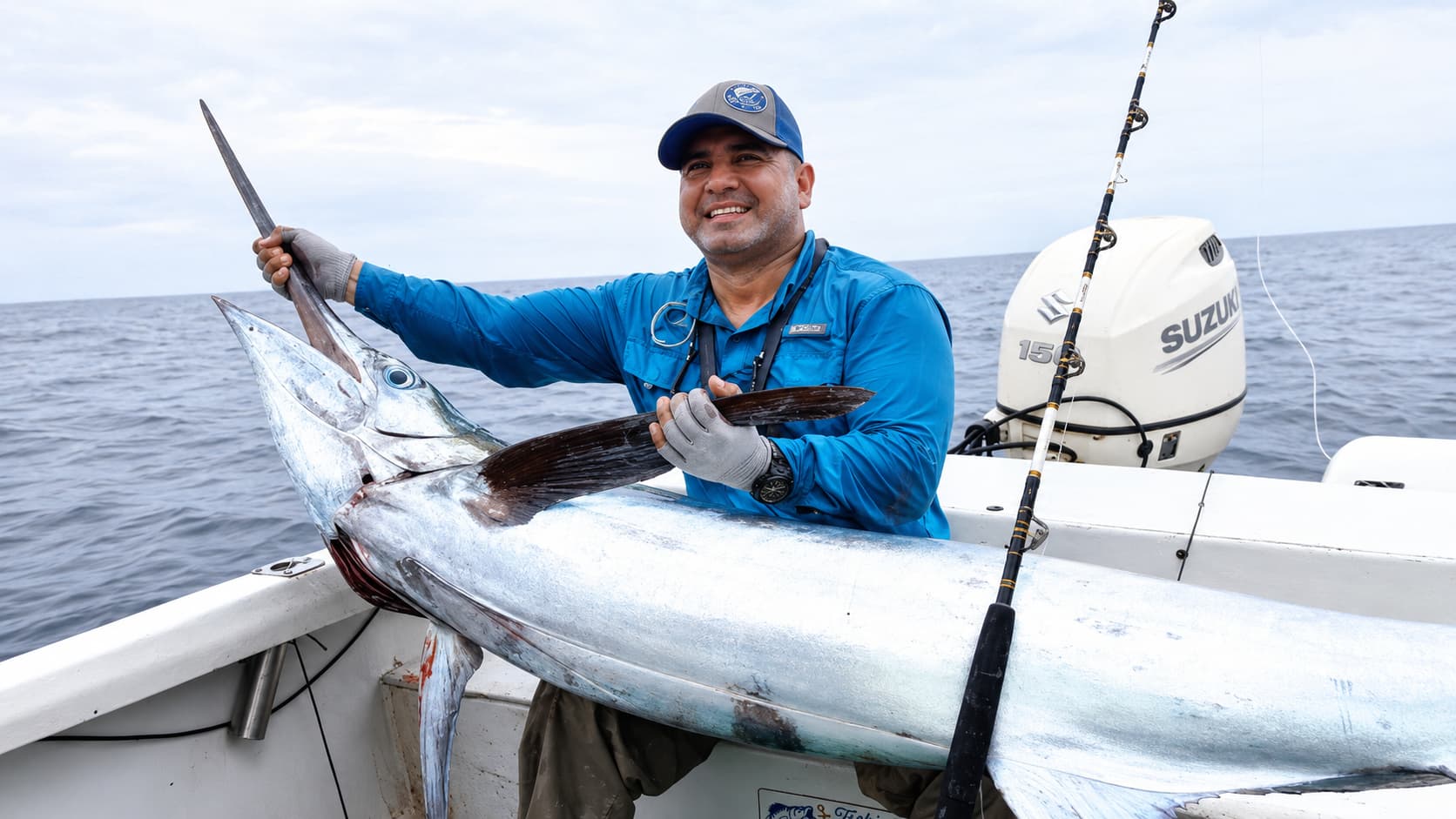 Pescador en una jornada de aventura con equipo de pesca